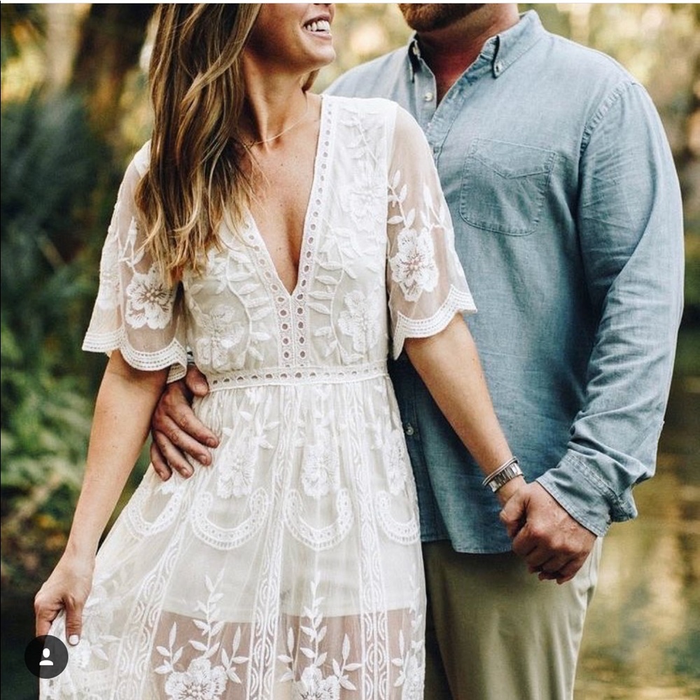 Honey Punch Lace Maxi Dress in White - Picture 3 of 5